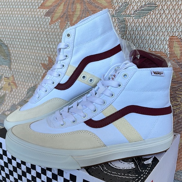 Vans WMNS Crockett High
White/Red
VN0A5JIGYF9
Sneakers - Picture 8 of 16
